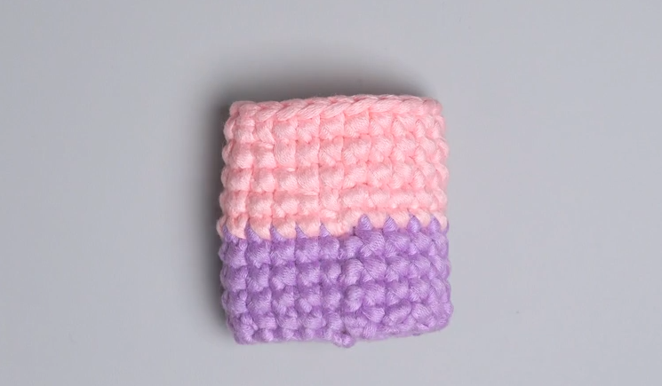 Finished two-color crochet cube with a smooth, jogless color change between pink and purple